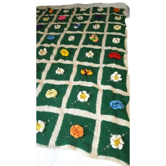 Vintage granny square Afghan flower center Green White 43 x 58 Crochet Hand Made - Picture 3 of 9